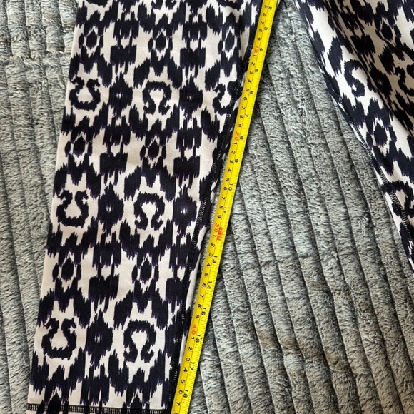 Lululemon Ikat crops - Picture 3 of 3